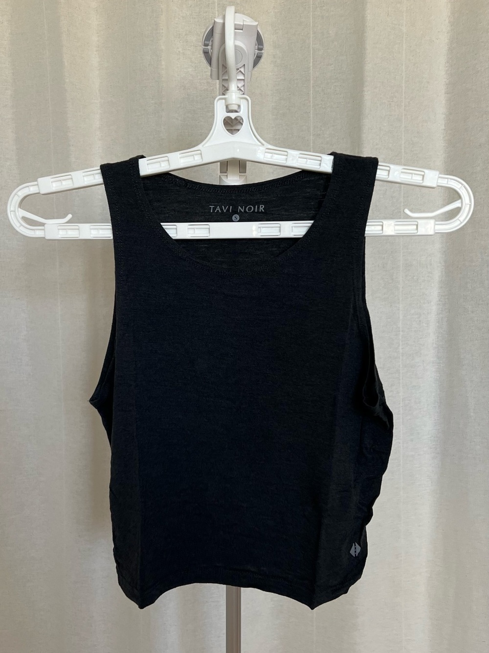 TAVI NOIR DARK GREY CROPPED TANK